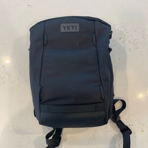 YETI Midnight Black Backpack Crossroads 22